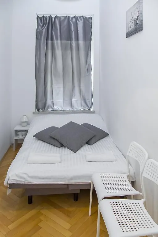 ורשה Metro Centrum Guest Rooms פולין