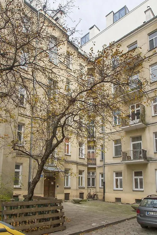בית אירוח ורשה Metro Centrum Guest Rooms