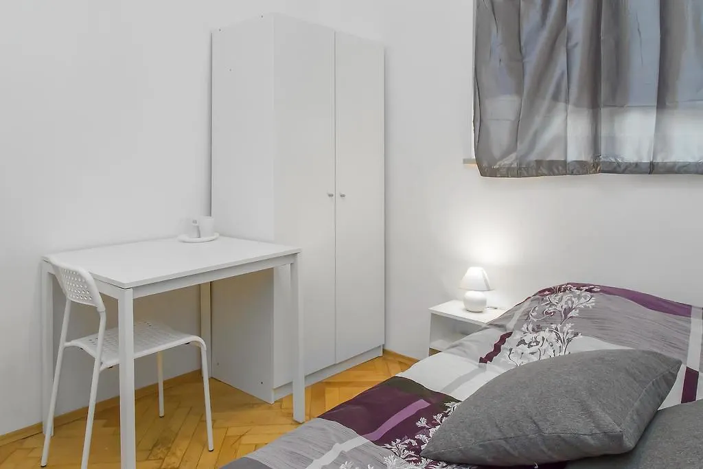 בית אירוח ורשה Metro Centrum Guest Rooms פולין