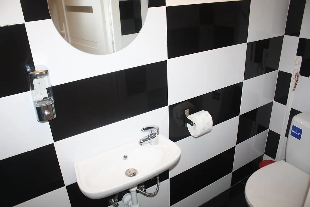 בית אירוח ורשה Metro Centrum Guest Rooms פולין